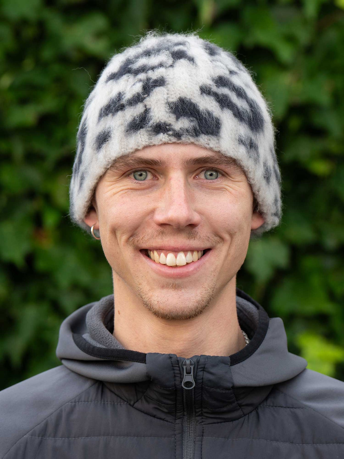 Hækleopskrift - sneleopard hue