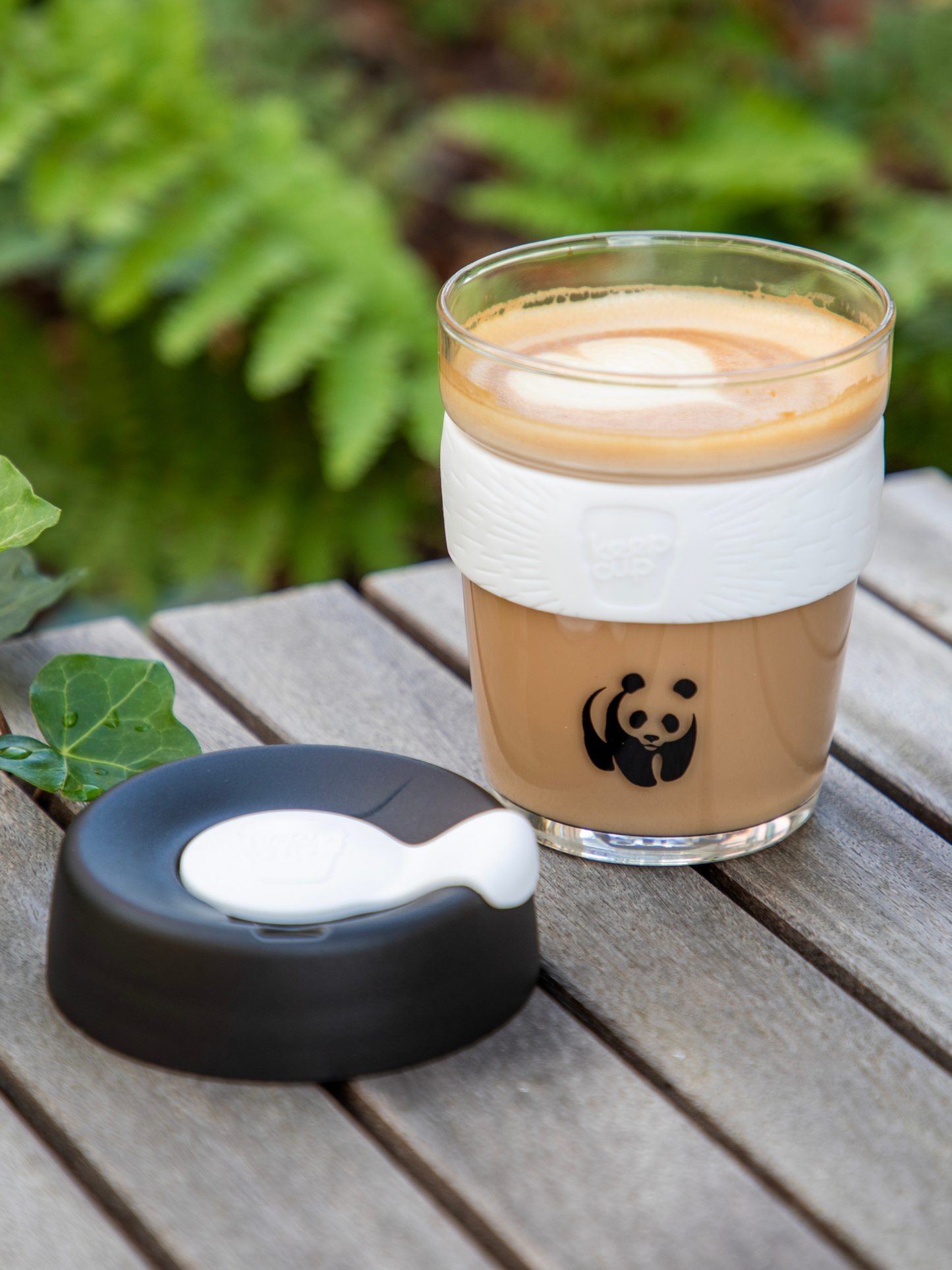 Kaffekop i glas med WWF logo